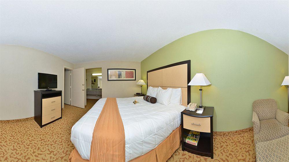 Red Roof Inn Plus+ Dallas - Addison Eksteriør billede
