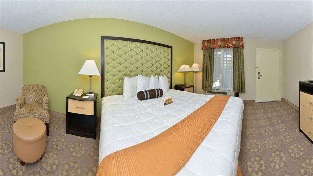 Red Roof Inn Plus+ Dallas - Addison Eksteriør billede