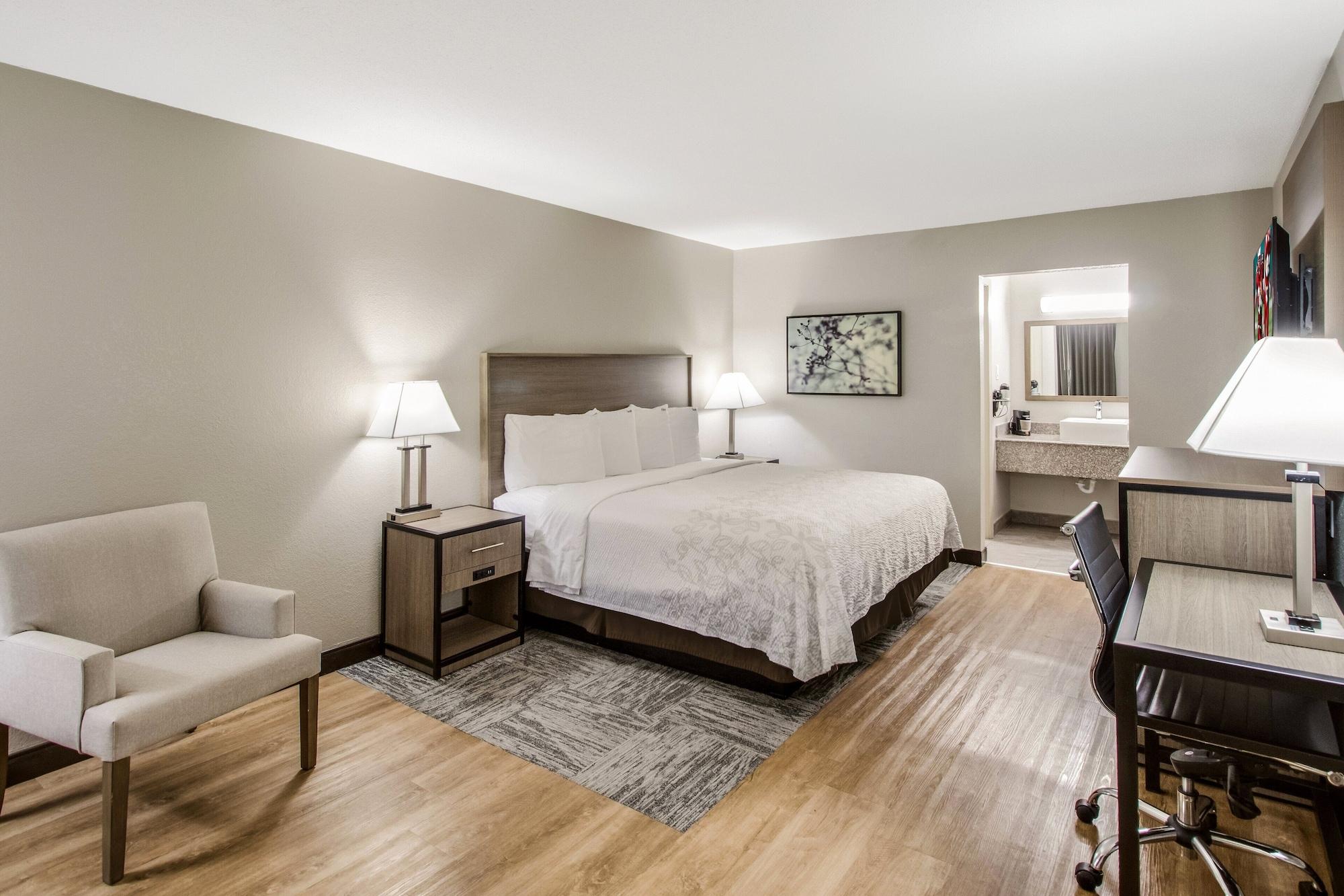 Red Roof Inn Plus+ Dallas - Addison Eksteriør billede