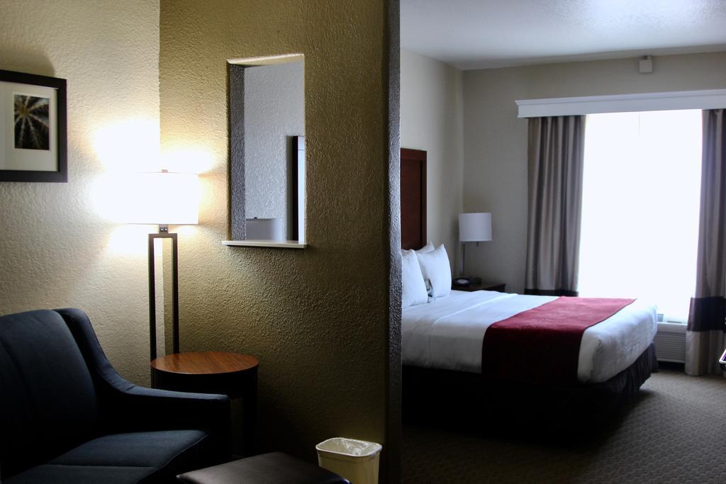 Red Roof Inn Plus+ Dallas - Addison Eksteriør billede