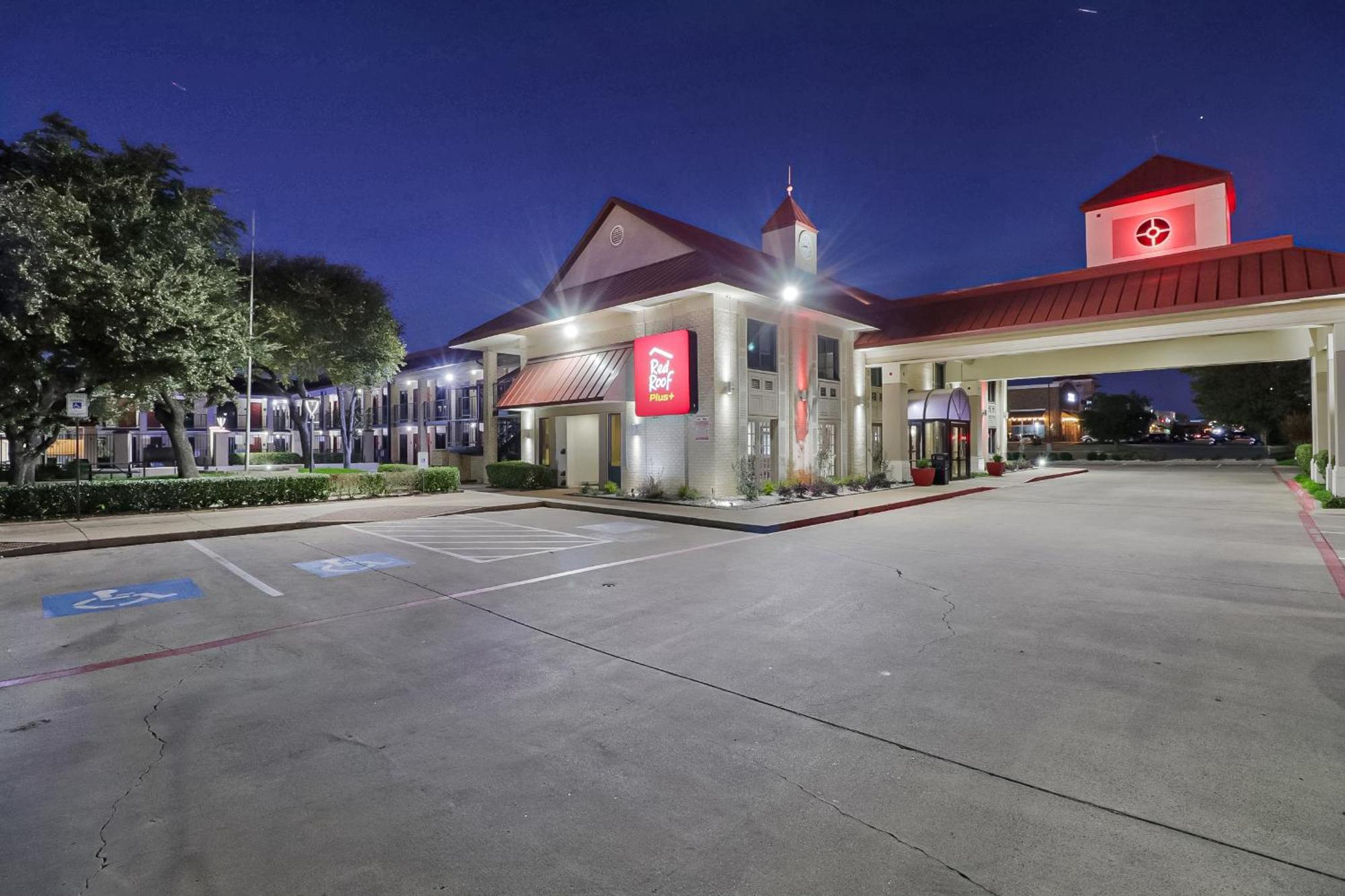 Red Roof Inn Plus+ Dallas - Addison Eksteriør billede
