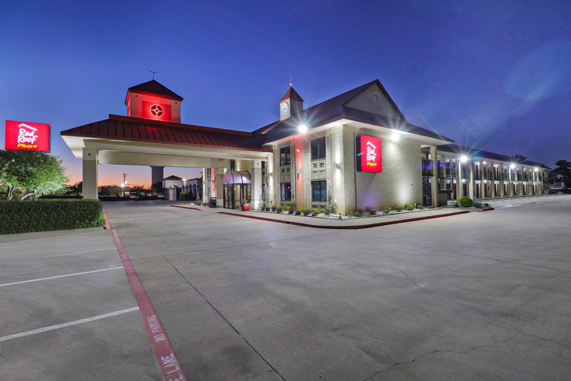 Red Roof Inn Plus+ Dallas - Addison Eksteriør billede