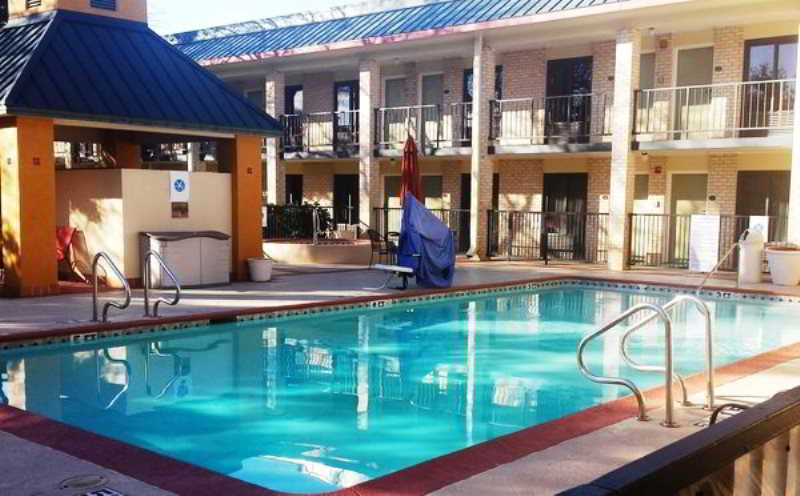 Red Roof Inn Plus+ Dallas - Addison Eksteriør billede