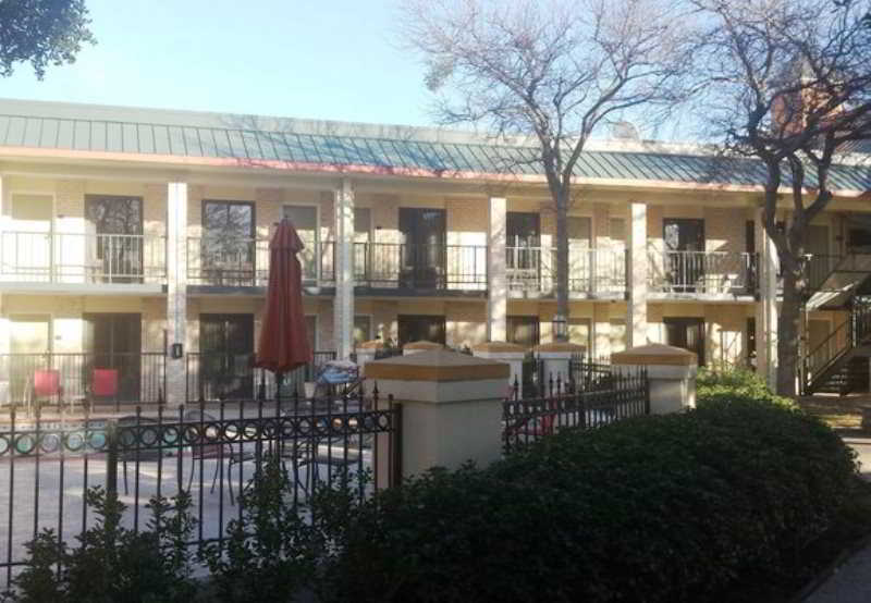 Red Roof Inn Plus+ Dallas - Addison Eksteriør billede